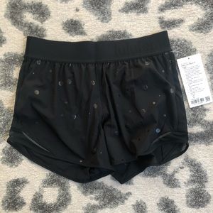 Lululemon hotty hot short logo